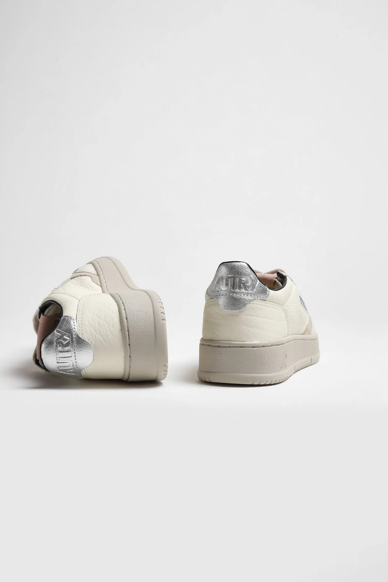 Sneaker Medalist Low in Silber/Puder